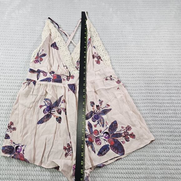 Get Lucky Los Angeles Romper Womens Small Open Back Floral Crochet Shorts Jumper - Picture 2 of 6